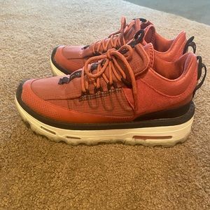 Nike Air Mae in canyon rust